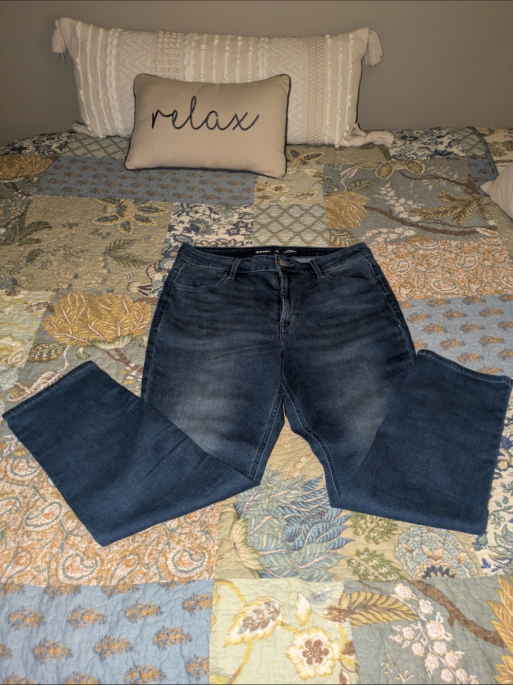 Old Navy Women's Straight Leg Jeans - Dark Wash Blue